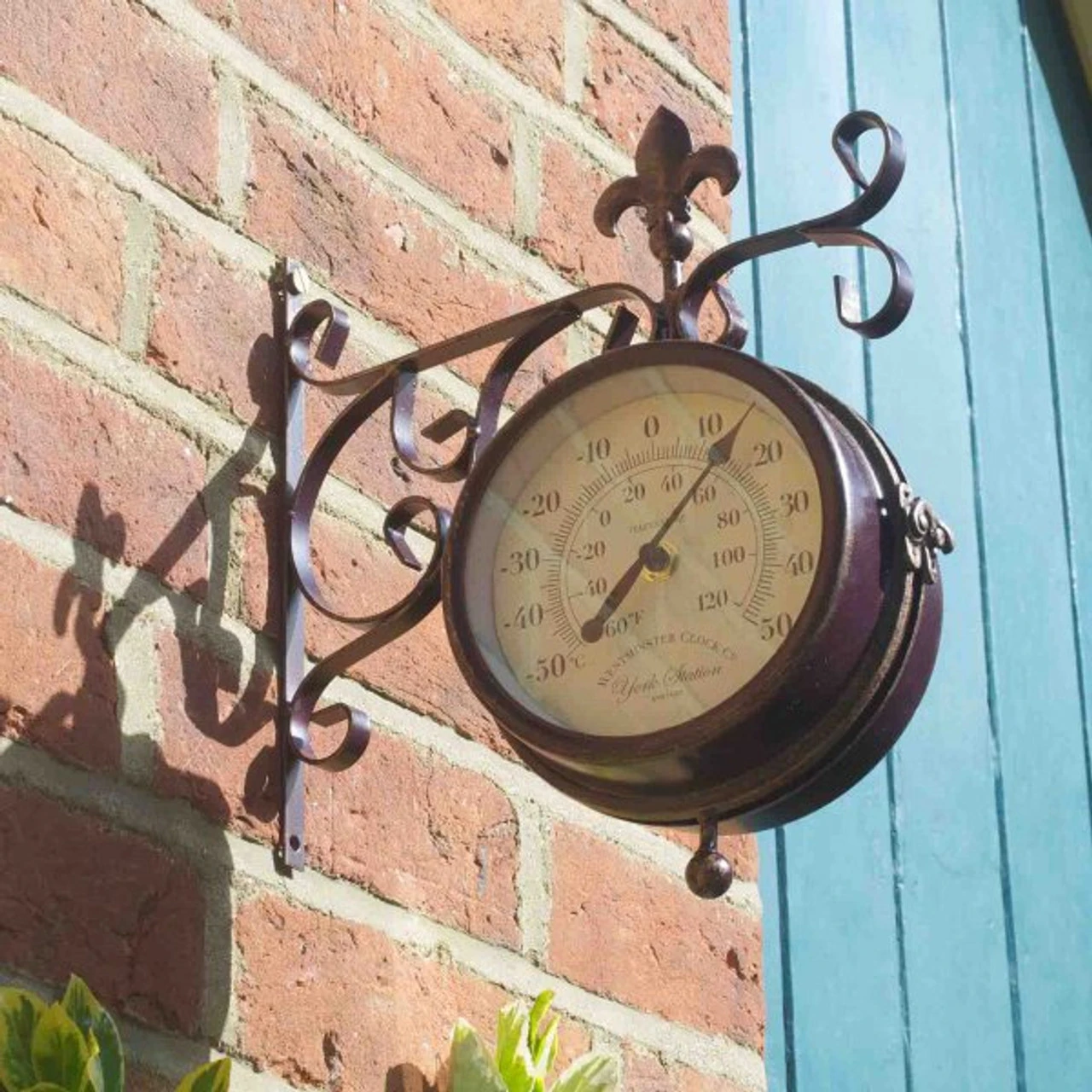 Smart Garden York Station Wall Clock & Thermometer - Image 3