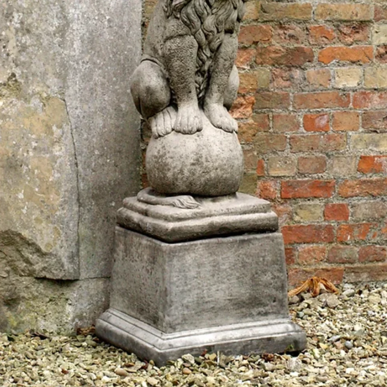 Heritage Lion Statue - White - Image 2