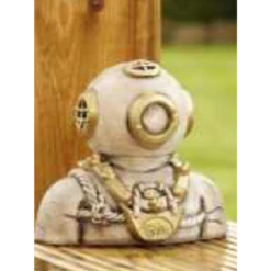 Border Stoneware Diver